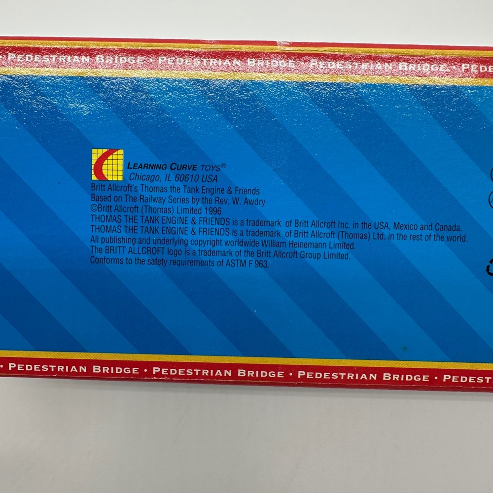 NIB Thomas Wooden Railway Vintage Pedestrian Bridge Destination Double Track - Picture 6 of 10